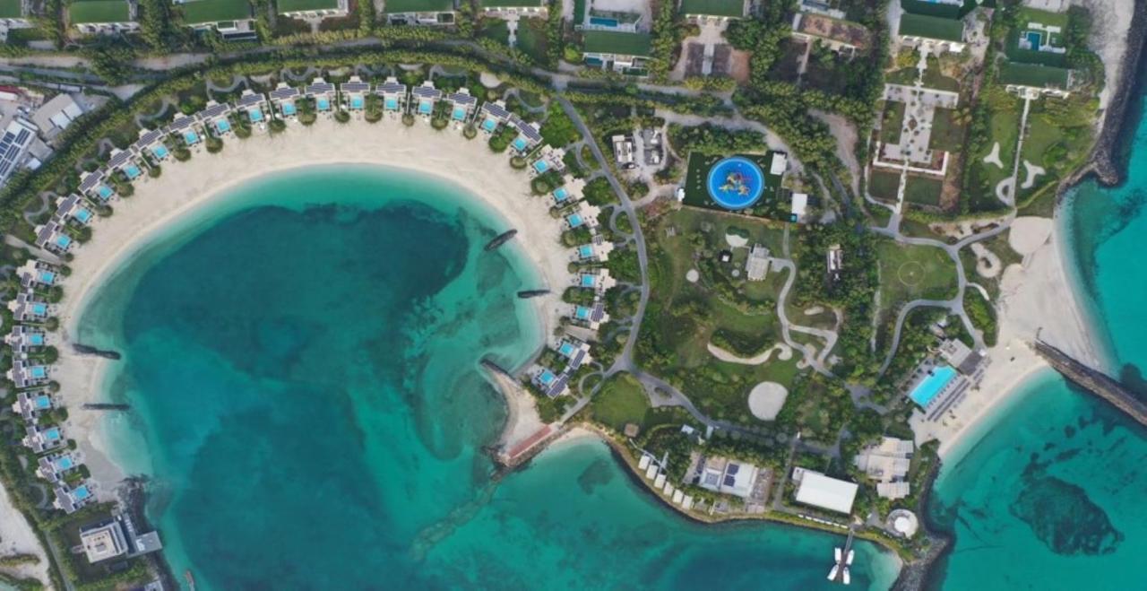 努莱岛度假村 阿布扎比 外观 照片 Aerial view of the Atlantis Paradise Island resort, with the location of the Atlantis Water Park highlighted in blue